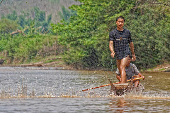 Vs-Throwing the fishing net